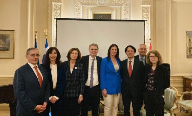 Read more about the article Μεταφέροντας την Ολυμπιακή φλόγα: Ένα παγκόσμιο ταξίδι αξιών